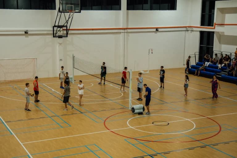 Indoor basketball game